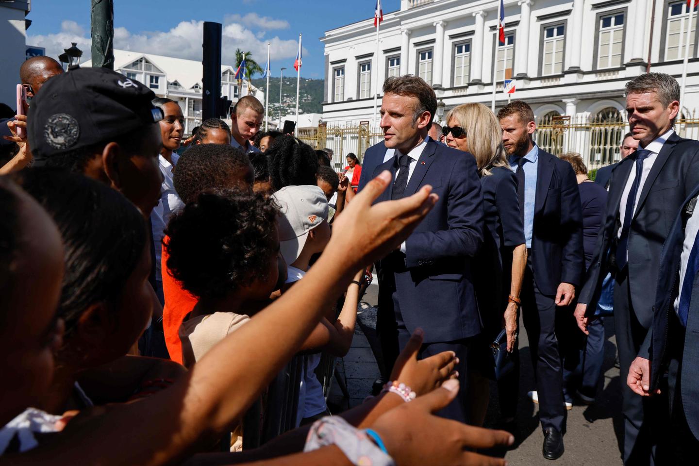 Emmanuel Macron à La Réunion pour faire le point sur l’épidémie de chikungunya et les dégâts provoqués par le cyclone Garance
