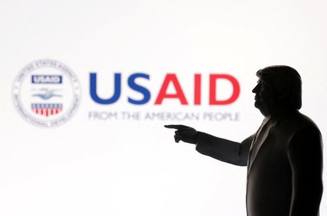 Donald Trump a déjà gelé des milliards de dollars destinés à l’aide internationale et a formellement démantelé l’USAID, l’agence américaine pour le développement international.