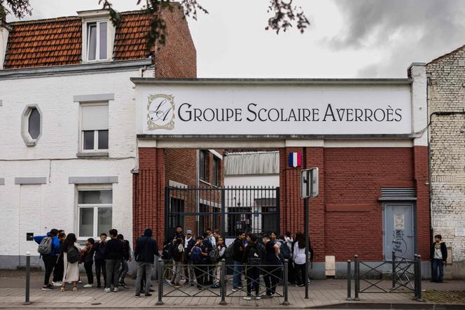 Devant le lycée Averroès de Lille, le 28 septembre 2023.