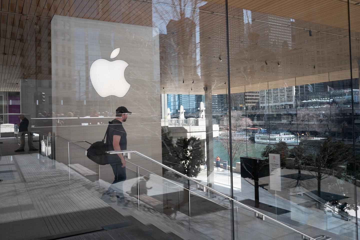 La Commission européenne inflige d’importantes amendes à Meta et Apple, les premières dans le cadre du règlement visant à limiter le pouvoir des géants du numérique