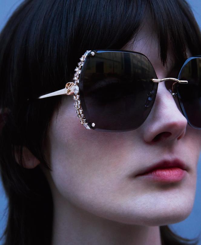 Lunettes de soleil Red Carpet, édition limitée, branches plaquées or, 58 zircons sertis à la main, Chopard, 2 199 €.