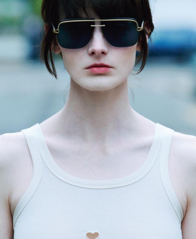 Lunettes de soleil Force 10, Fred, 750 €. Débardeur, Baserange.