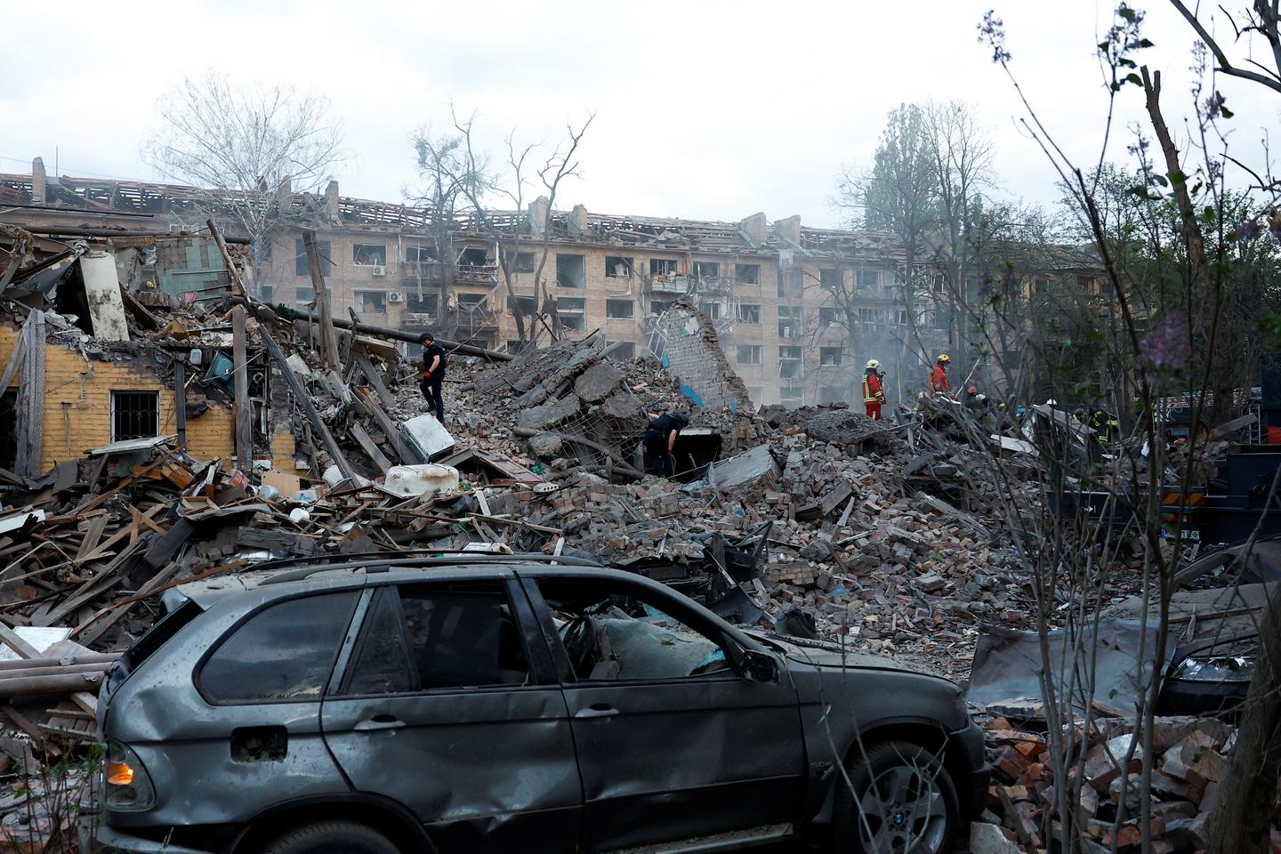 War in Ukraine: Massive Russian air attack on Kyiv kills at least nine overnight