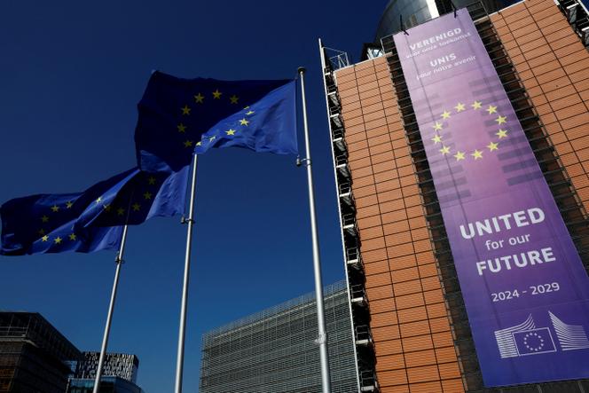Devant le siège de la Commission européenne, à Bruxelles, le 9 avril 2025.