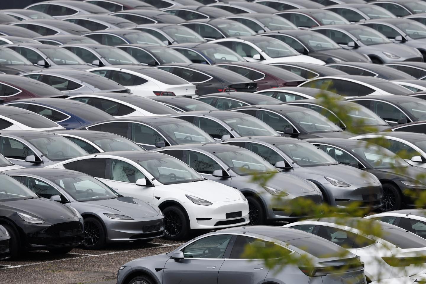 Tesla sales in France plummet further, down 59% in April