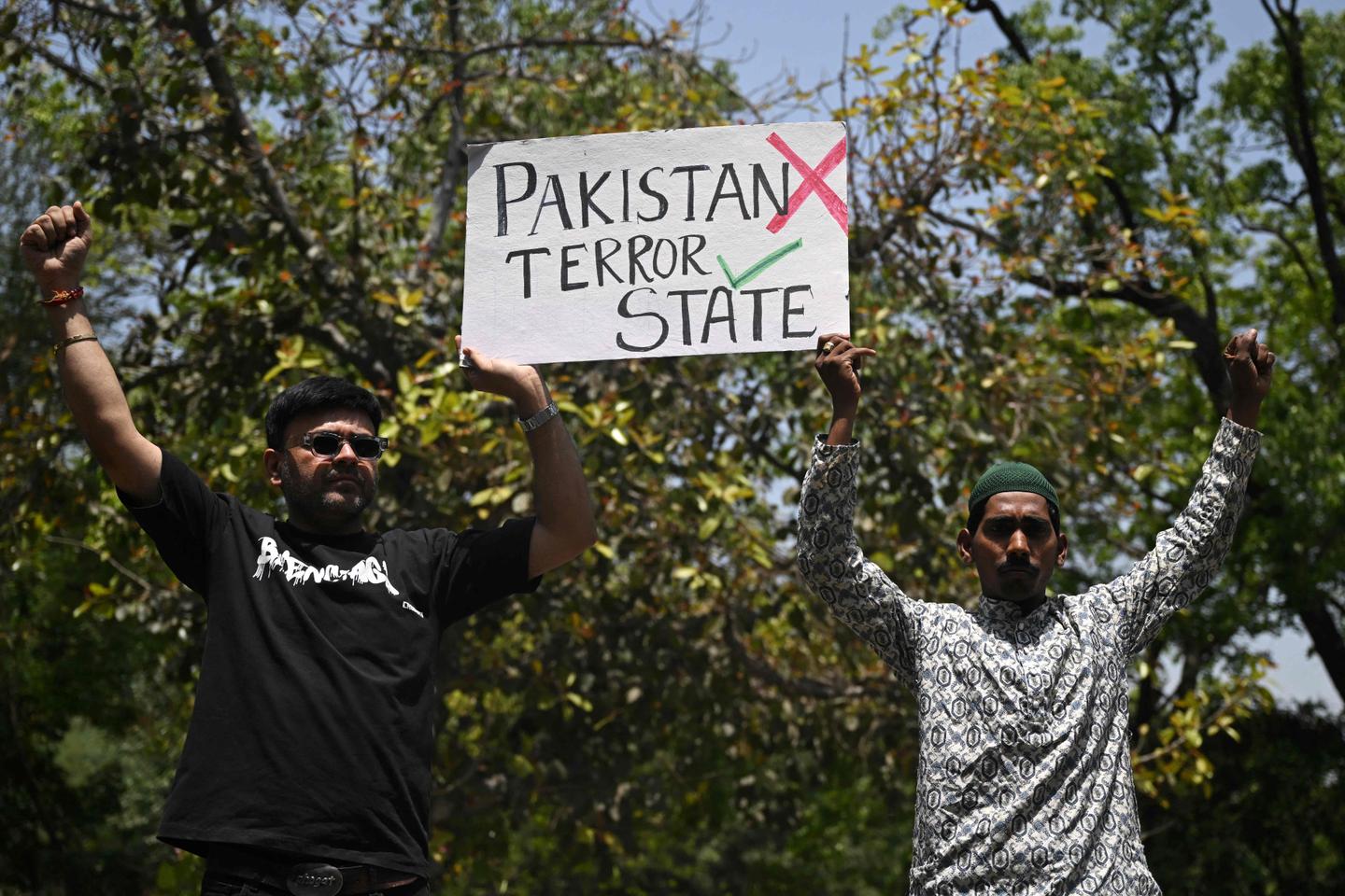 India orders Pakistani citizens to leave by April 29