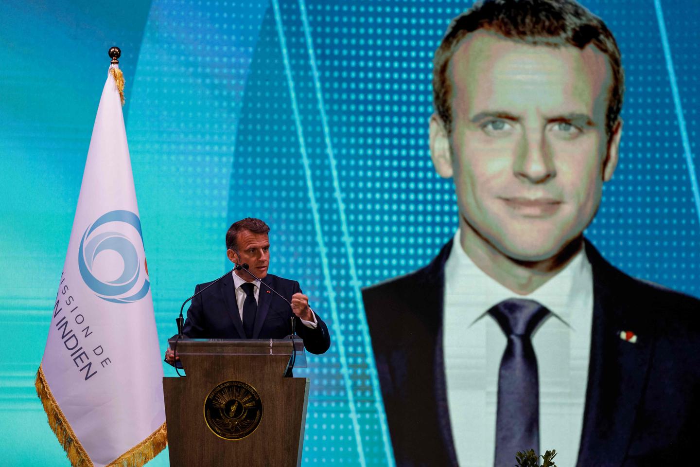 Macron urges Putin to 'stop lying' over Ukraine ceasefire