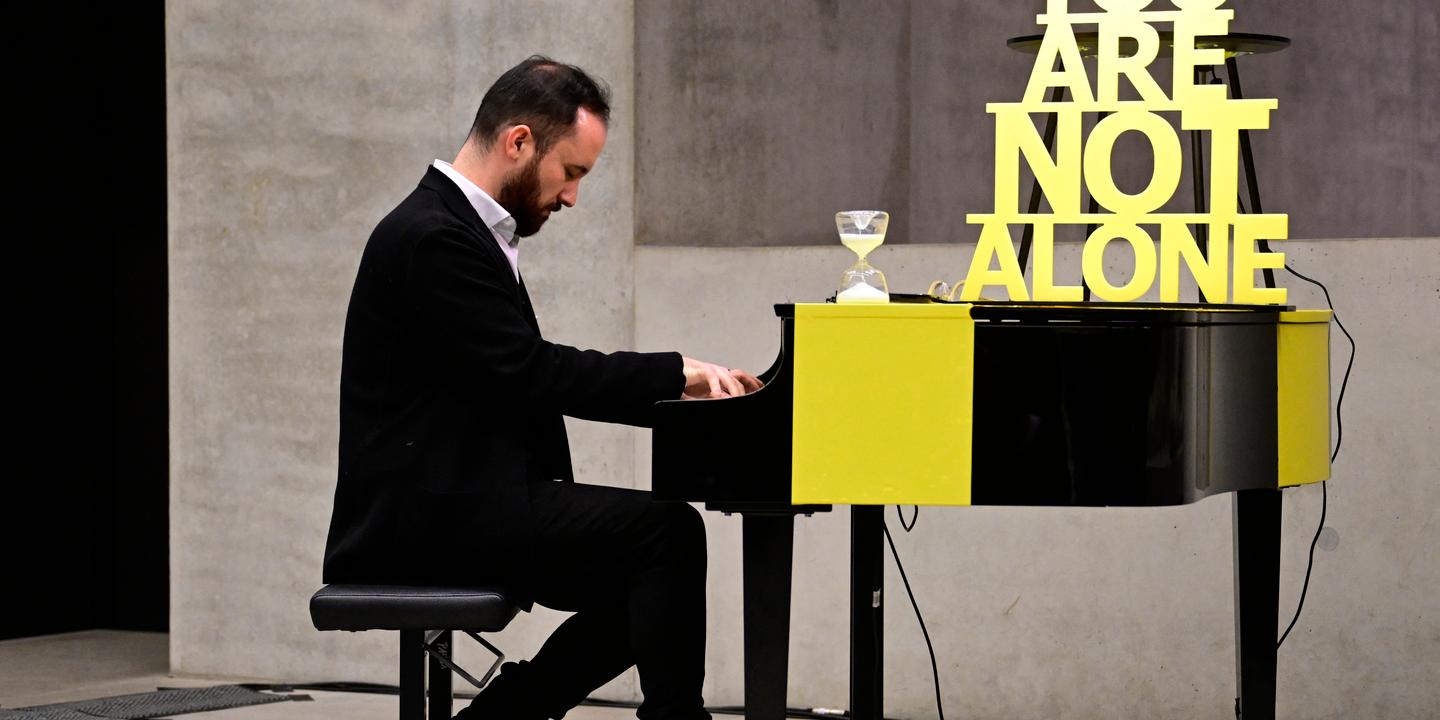 Le pianiste Igor Levit interprète seul les Vexations de Satie, 840 répétitions du même motif pour une performance de plus de seize heures