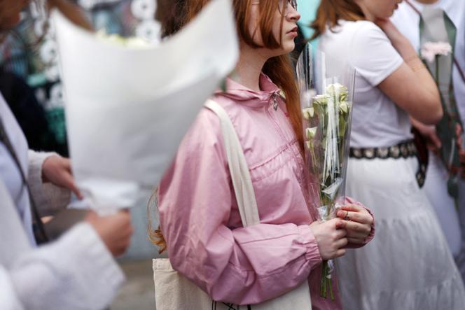Des lycéens s’étaient rassemblés pour un hommage, à l’établissement Notre-Dame-de-Toutes-Aides, à Nantes, le 25 avril 2025.