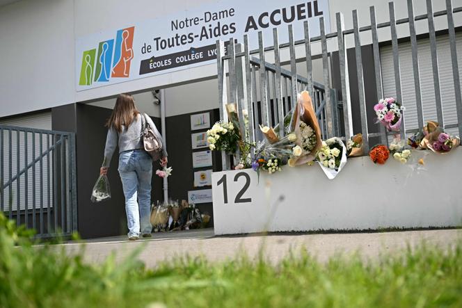 Devant le lycée Notre-Dame-de-Toutes-Aides, à Nantes, le 25 avril 2025.