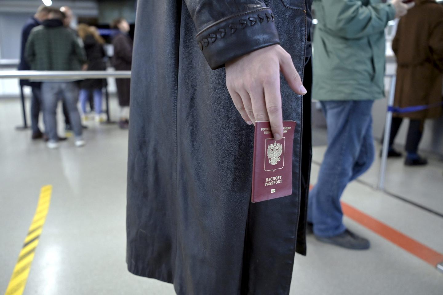 La France refuse en masse des demandes de visa venant de Russie, craignant l’infiltration d’espions