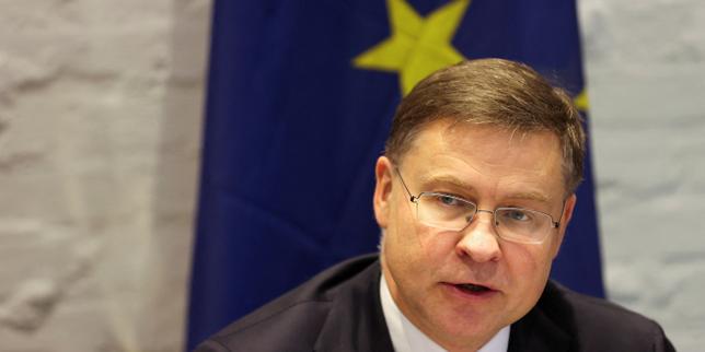EU announces plan to cut regulations for farmers
