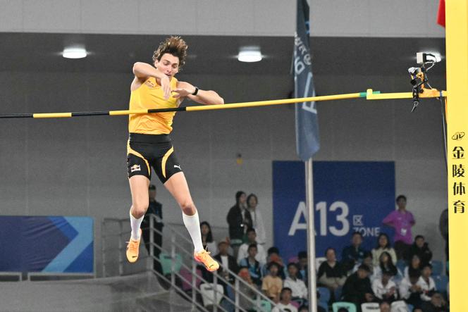 Le Suédois Armand Duplantis lors de sa victoire au meeting de Xiamen, en Chine, samedi&nbsp;26&nbsp;avril&nbsp;2025.