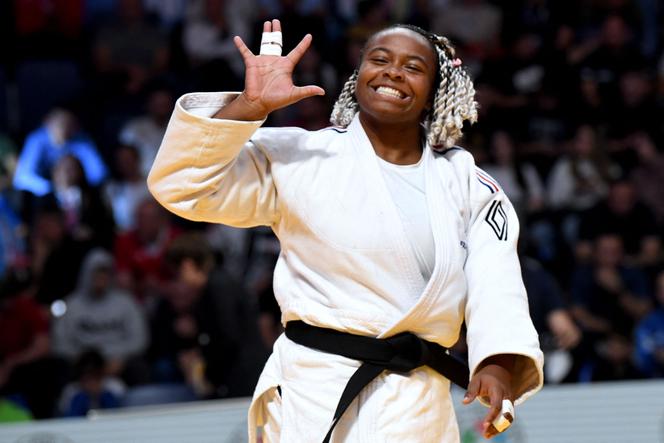 Romane Dicko après sa victoire en finale de la catégorie des + 78 kg aux Championnats d’Europe de judo à Podgorica, au Monténégro, le 26 avril 2025.