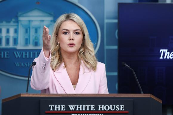 Karoline Leavitt, la porte-parole de la Maison Blanche, lors d’un point presse, lundi 28 avril 2025.