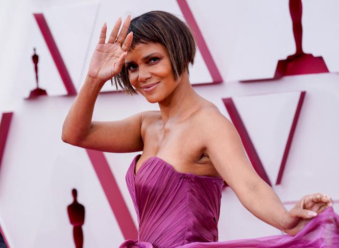 L’actrice américaine Halle Berry arrive aux Oscars, le dimanche 25 avril 2021 à Los Angeles.