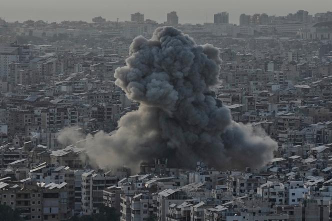 Une frappe aérienne israélienne dans la banlieue sud de Beyrouth (Liban), le 27 avril 2025.