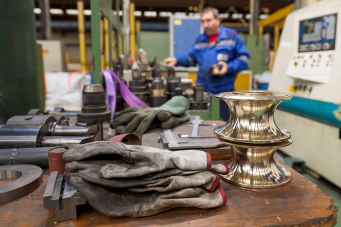 Dans l’usine de l’un des derniers fabricants de tubes soudés en acier inoxydable en France, à Ancerville, dans la Meuse, le 28 novembre 2024.