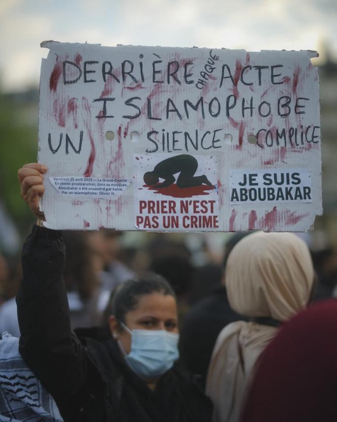 Lors de la manifestation contre l’islamophobie, place de la République, à Paris, le 27 avril 2025.