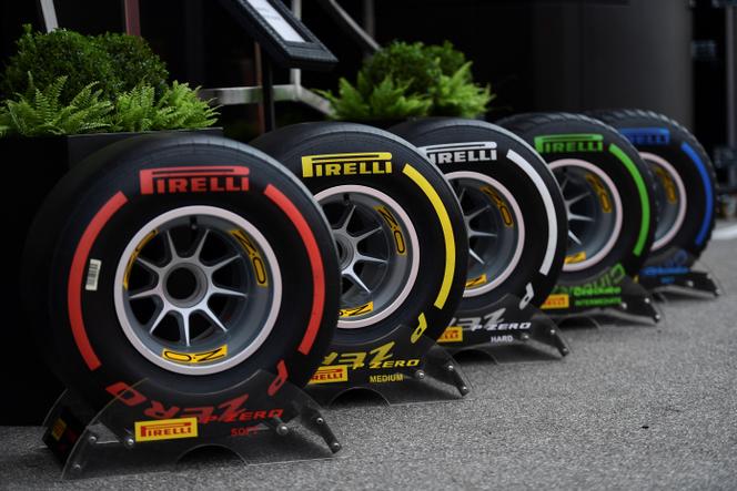 Différents types de pneus Pirelli sont exposés dans le paddock de l’Autodromo Nazionale di Monza, le 5&nbsp;septembre&nbsp;2019, avant le Grand Prix d’Italie de Formule 1.