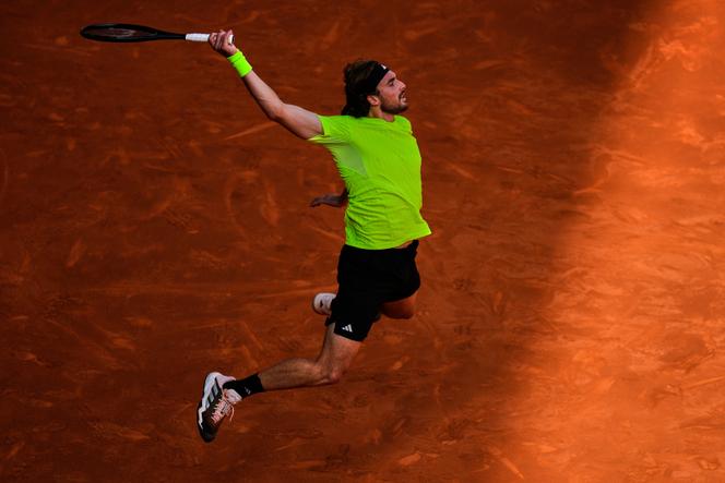 Le Grec Stefanos Tsitsipas a atteint la finale de Roland-Garros en 2021. Il avait été battu en cinq manches par le Serbe Novak Djokovic.
