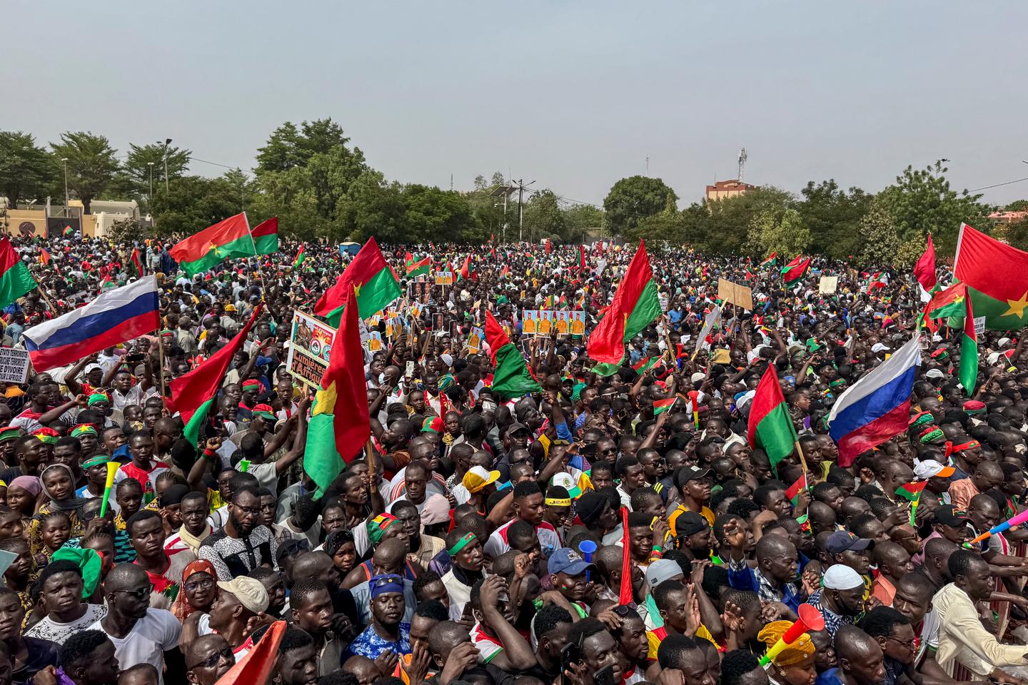Burkina Faso : la junte mobilise ses partisans après avoir dénoncé une énième tentative de coup d’Etat