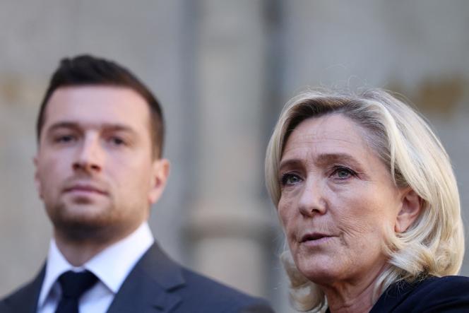Marine Le Pen (à droite) et Jordan Bardella, président du Rassemblement national, à Paris, le 30 avril 2025.