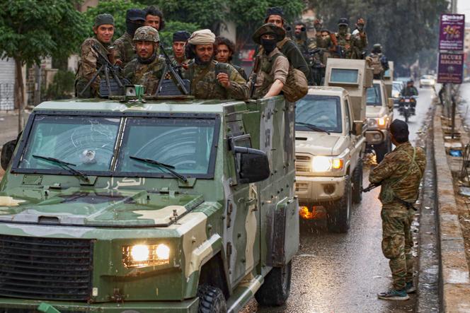 Des membres des forces de sécurité syriennes se déploient dans la ville de Sahnaya, au sud de Damas, mercredi 30 avril 2025.