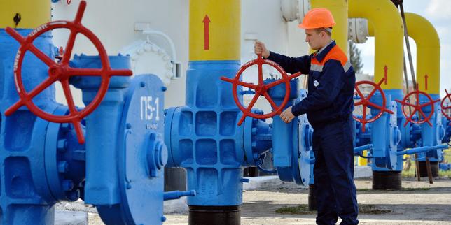 US, Ukraine sign minerals deal, tying Trump to Kyiv