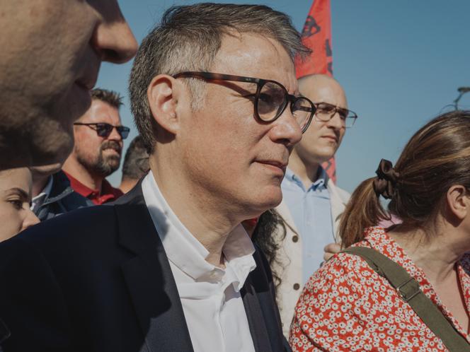 Le premier secrétaire sortant du Parti socialiste, Olivier Faure, lors d’une manifestation à Dunkerque, le 1ᵉʳ mai 2025.