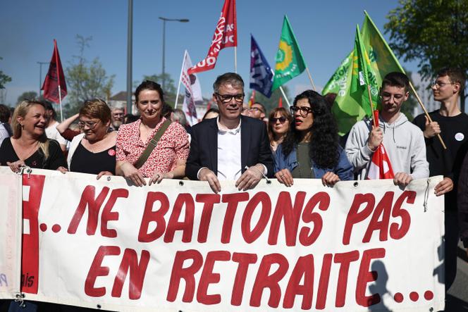 La secrétaire nationale des Ecologistes, Marine Tondelier, et le premier secrétaire du Parti socialiste, Olivier Faure, à Dunkerque (Nord), le 1ᵉʳ mai 2025.