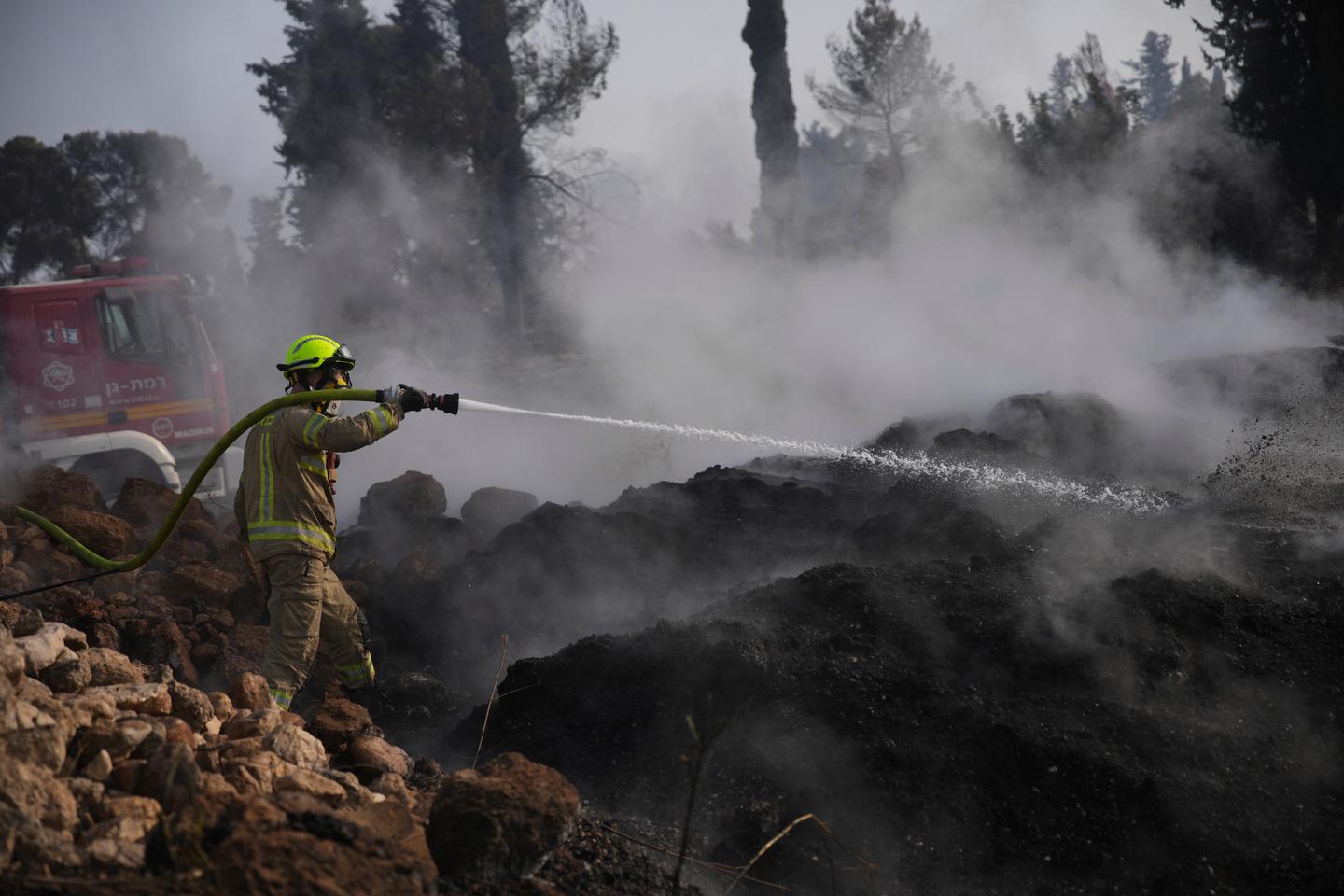 Several countries send firefighting aircraft to Israel to combat major wildfire