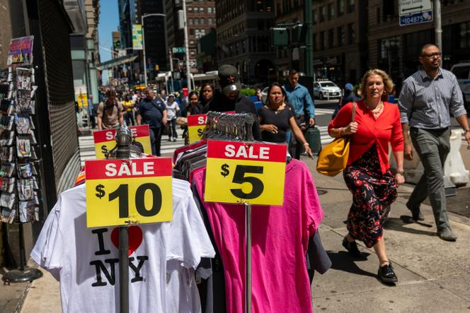 Dans une rue de Manhattan, à New York, le 30 avril 2025.