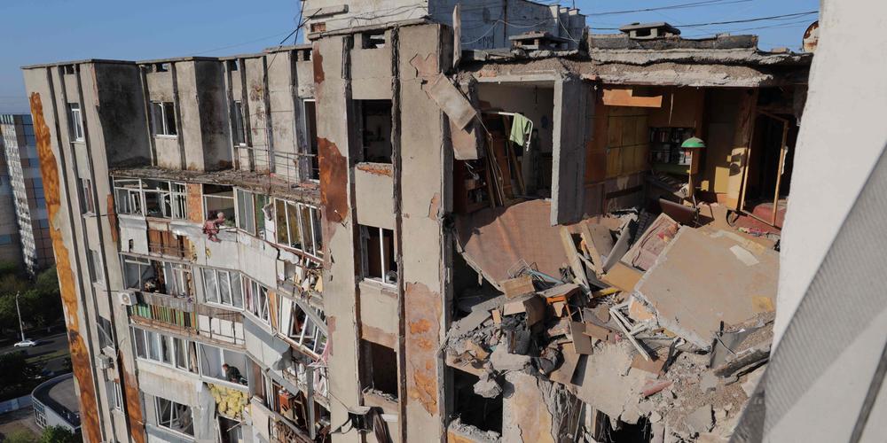 Le site de l’attaque de drone russe, à Odessa, en Ukraine, le 1ᵉʳ mai 2025. - OLEKSANDR GIMANOV/AFP