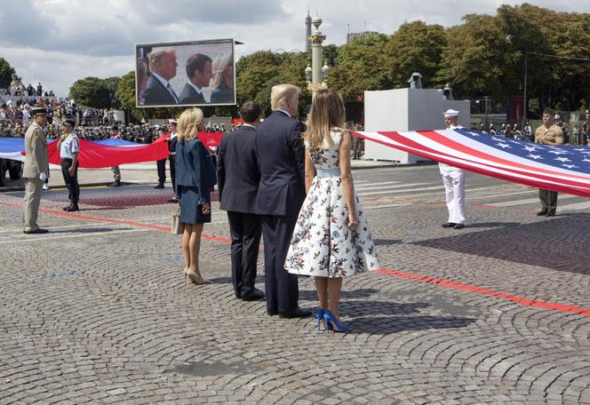 Les couples Macron et Trump sur les Champs-Elysées lors du défilé du 14 juillet 2017.