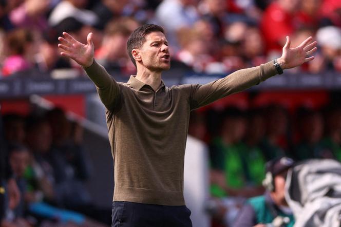 Xabi Alonso lors du match de Bundesliga entre le Bayer Leverkusen et le FC Augsburg, le 26 avril 2025 à la BayArena, à Leverkusen (Allemagne).