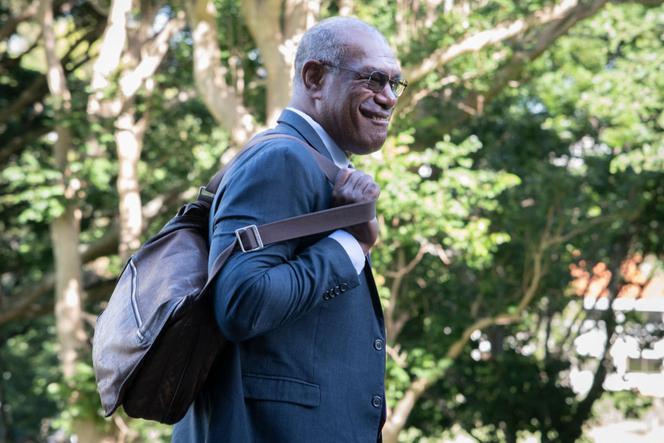 Alcide Ponga, président (Le Rassemblement-Les Républicains) du gouvernement de la Nouvelle-Calédonie, arrive à une séance plénière sur l’avenir institutionnel du territoire, à Nouméa, le 2 mai 2025.