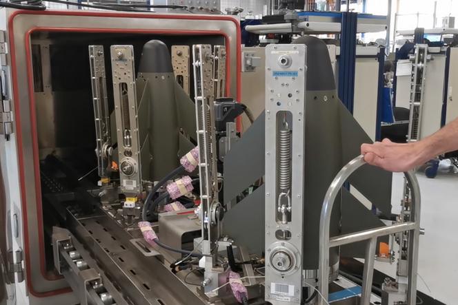 Dans l’usine Safran de production de kits de propulsion et de guidage des bombes AASM (pour « armement air-sol modulaire ») à Montluçon (Allier), en 2025.