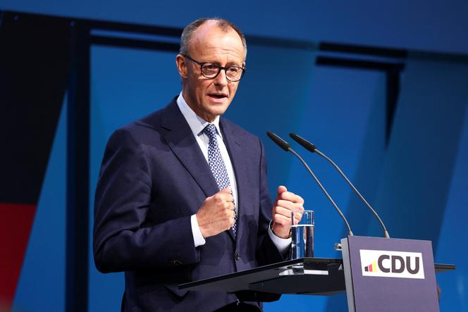 Le chef du parti de l’Union chrétienne-démocrate (CDU), Friedrich Merz, s’exprime lors d’une conférence du parti CDU pour signer officiellement l’accord de coalition conclu avec les sociaux-démocrates, à Berlin, en Allemagne, le 28 avril 2025.