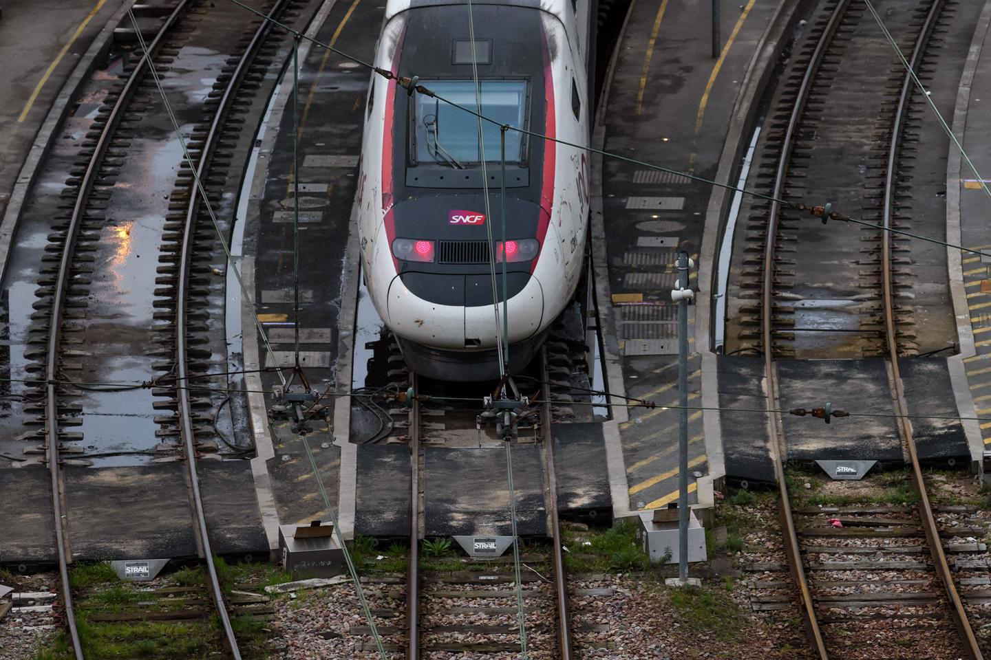 French rail strikes: 90% of high-speed trains planned to run this weekend