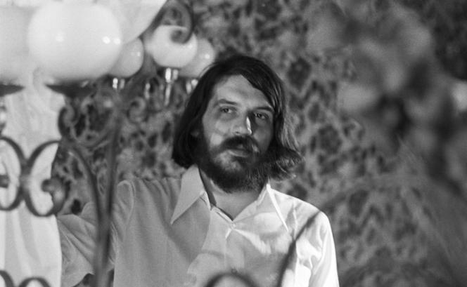Le réalisateur Jean-François Davy, lors du tournage de son film « Prostitution », à Paris, en 1975.