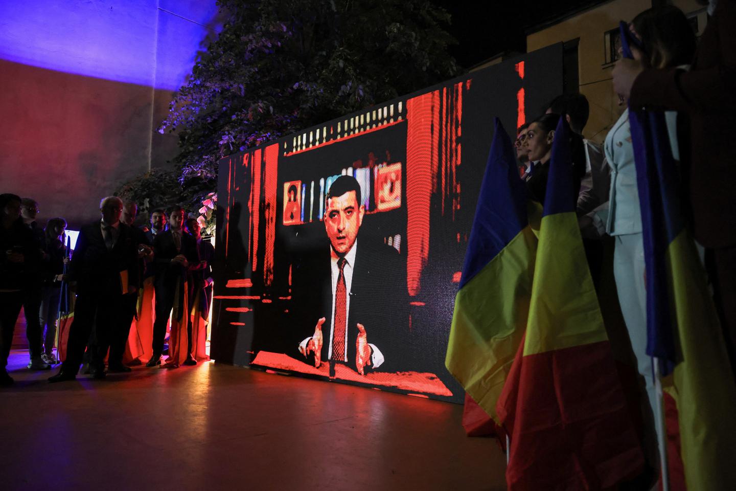 Far-right candidate leads first round of Romania's presidential rerun