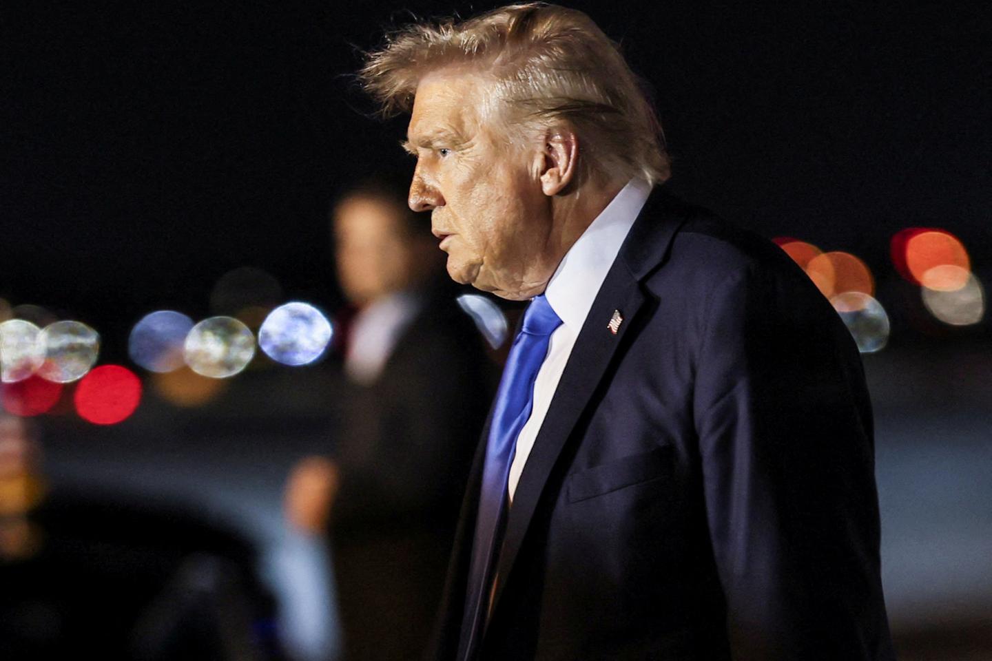 Trump says 'I don't know' if he must uphold US Constitution as president