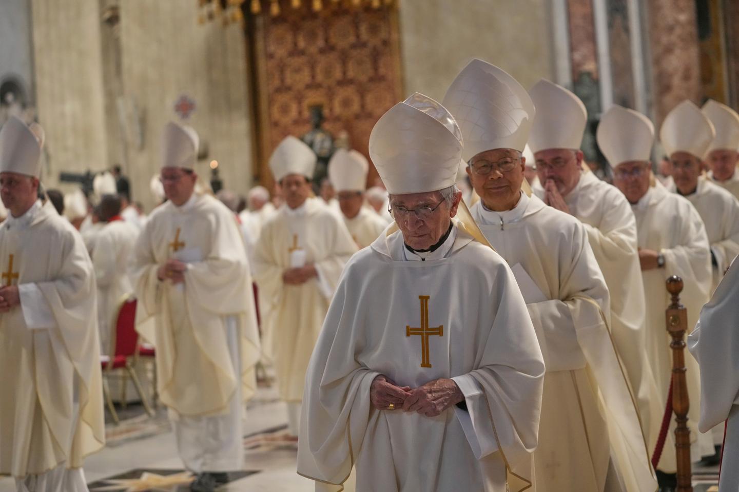 Cardinals to move into Vatican on eve of conclave
