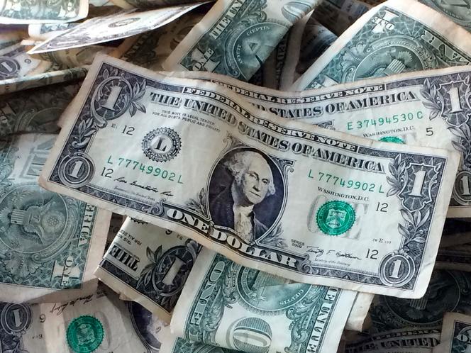 Des billets de dollars à New York en 2016.