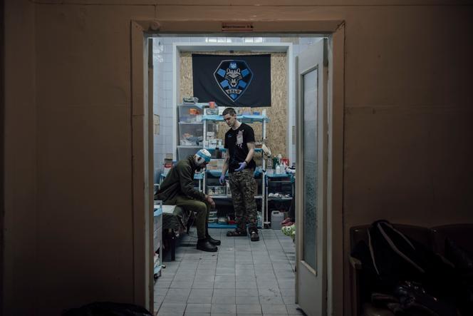 Un point de stabilisation où sont soignés les blessés du front, à une vingtaine de kilomètres de Pokrovsk, en Ukraine, le 7 avril 2025.