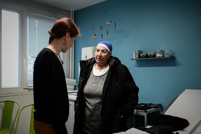 Consultation médicale au centre La Place Santé, situé dans la cité des Francs-Moisins, à Saint-Denis, en Seine-Saint-Denis, le 16 avril 2019.