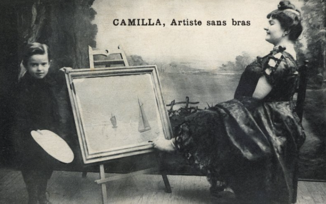 Carte postale ancienne, « Camilla. Artiste sans bras », de 5 à 8 euros, selon l’autrice.