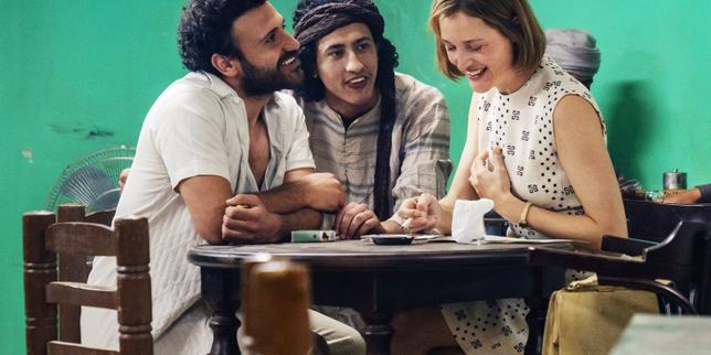 Vicky Krieps (à droite), dans le film « Ingeborg Bachmann ».