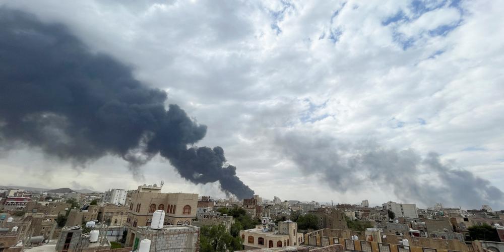 Une attaque israélienne sur la ville de Sanaa, au Yémen, le 6 mai 2025,  après un tir des rebelles yéménites houthistes, alliés de Téhéran, sur l’aéroport de Tel-Aviv. - KHALED ABDULLAH / REUTERS